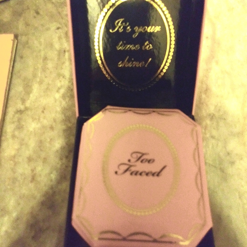 Too Faced Diamond Light